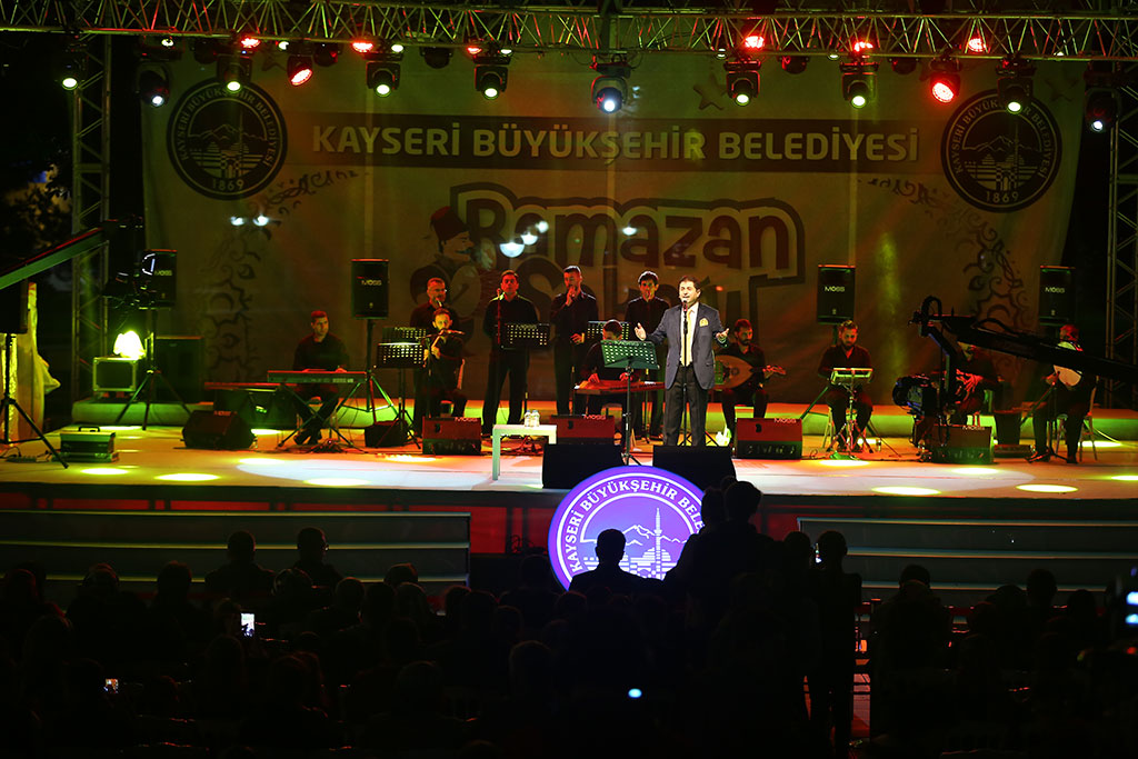 Mehmet Diker'den İlahi Konseri
