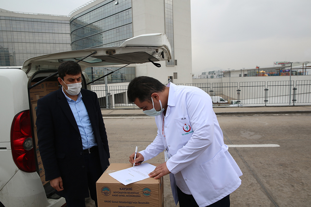 Büyükşehir'den Şehir Hastanesi'ne 3 Bin Adet Hazır Paket Su