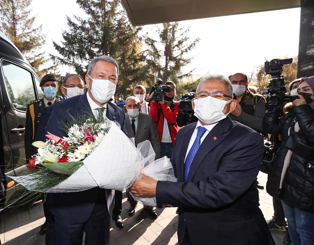 Bakan Akar, Büyükkılıç’ı Ziyaret Etti, “Kayseri” Memnuniyetini Dile Getirdi