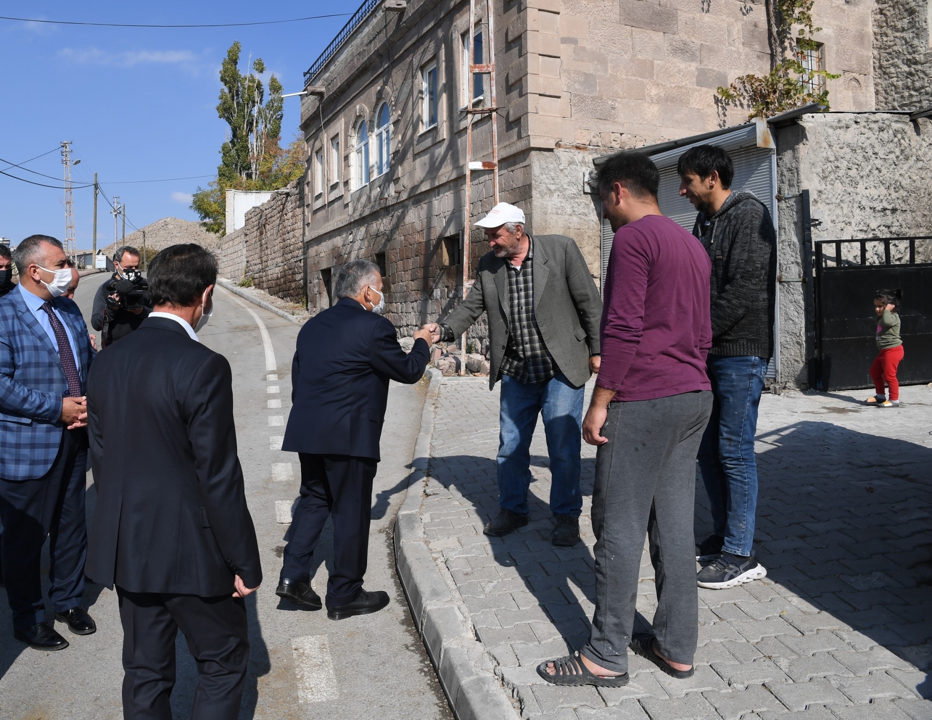 Başkan Büyükkılıç, Mahalle Mahalle Vatandaşla Kucaklaşıyor