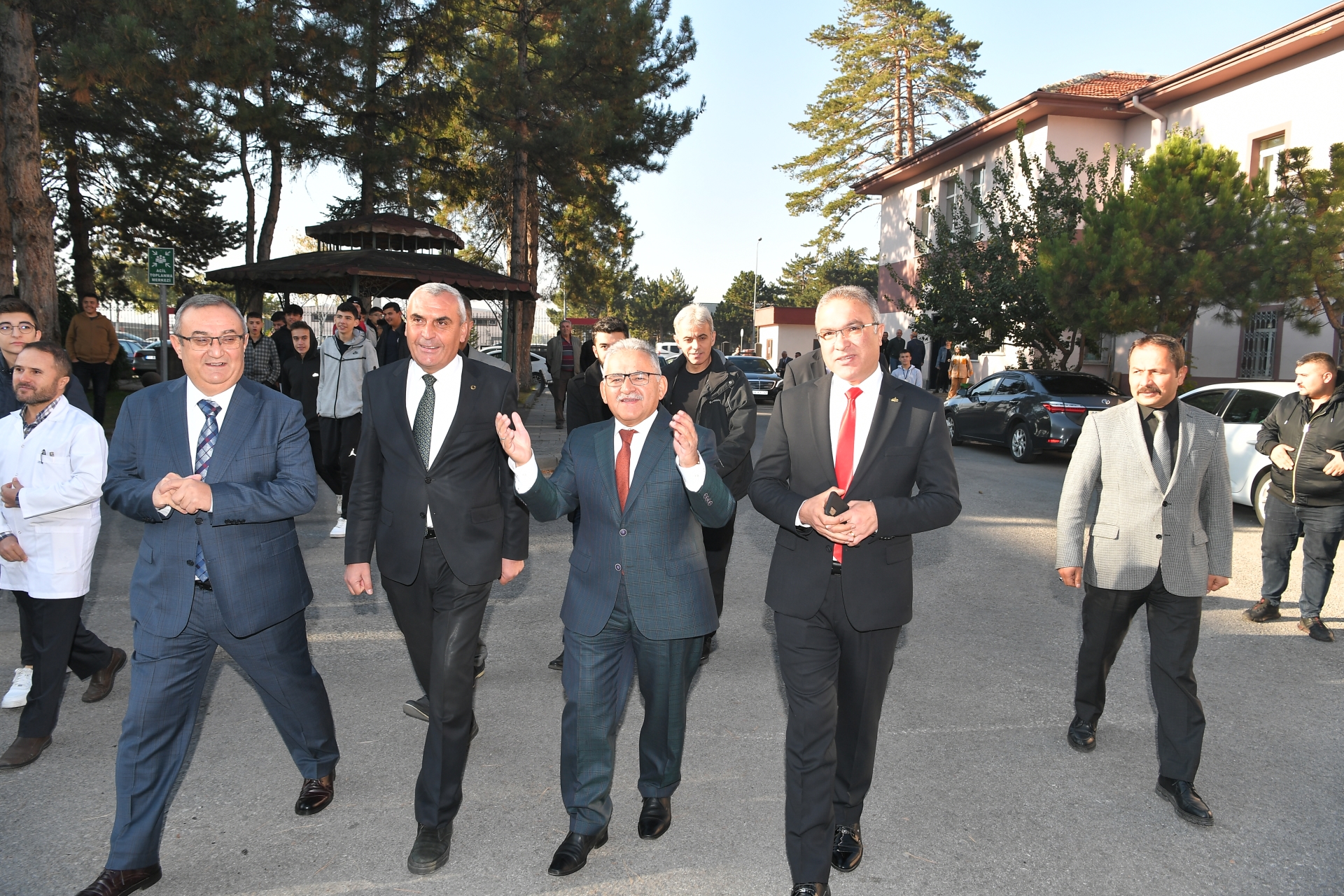 Başkan Büyükkılıç, Kariyer Günleri'nde Öğrencilerle Buluştu