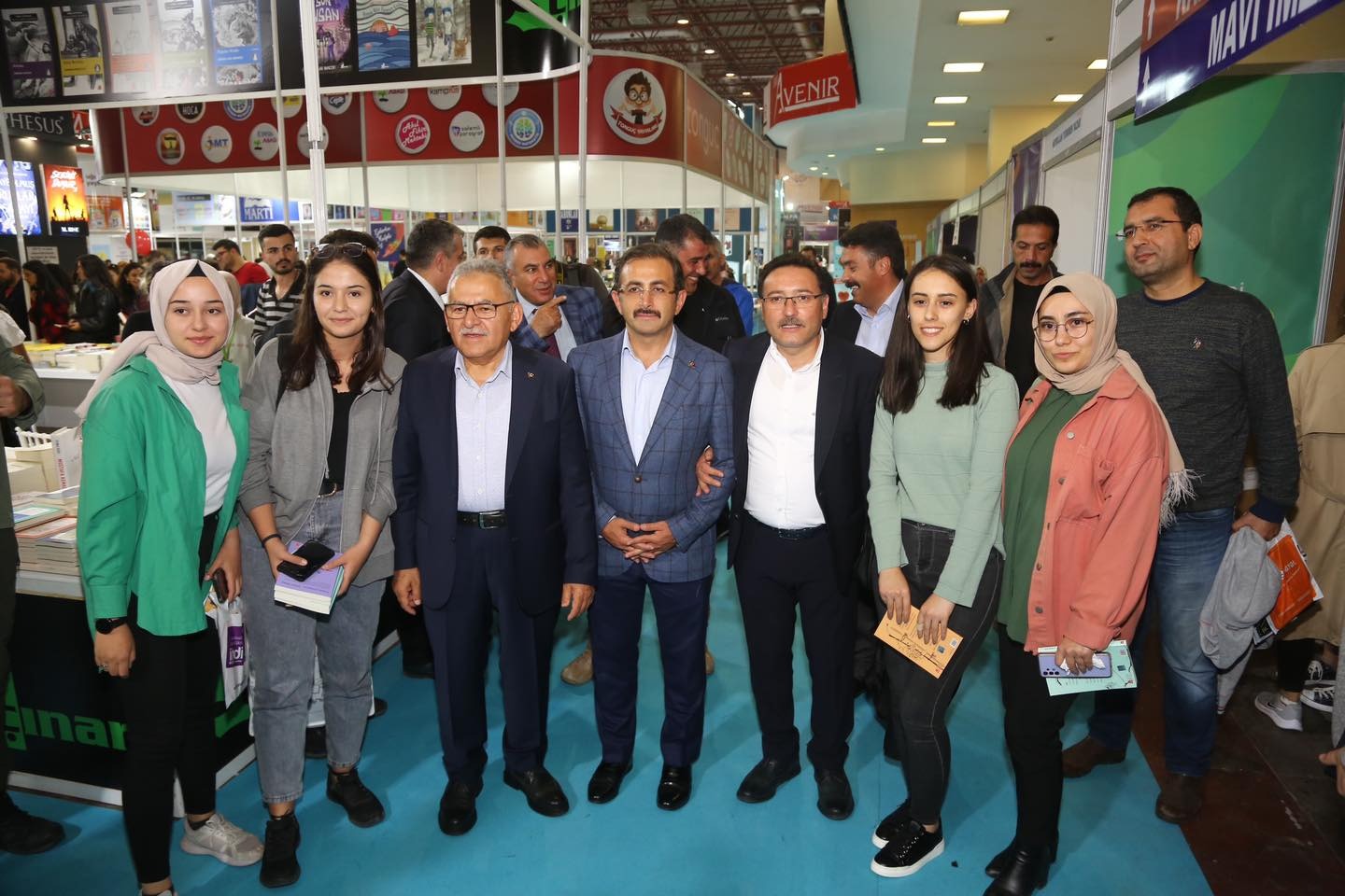 Başkan Büyükkılıç, Vali Gökmen Çiçek İle Birlikte 5.Kayseri Kitap Fuarı'nı Ziyaret Etti