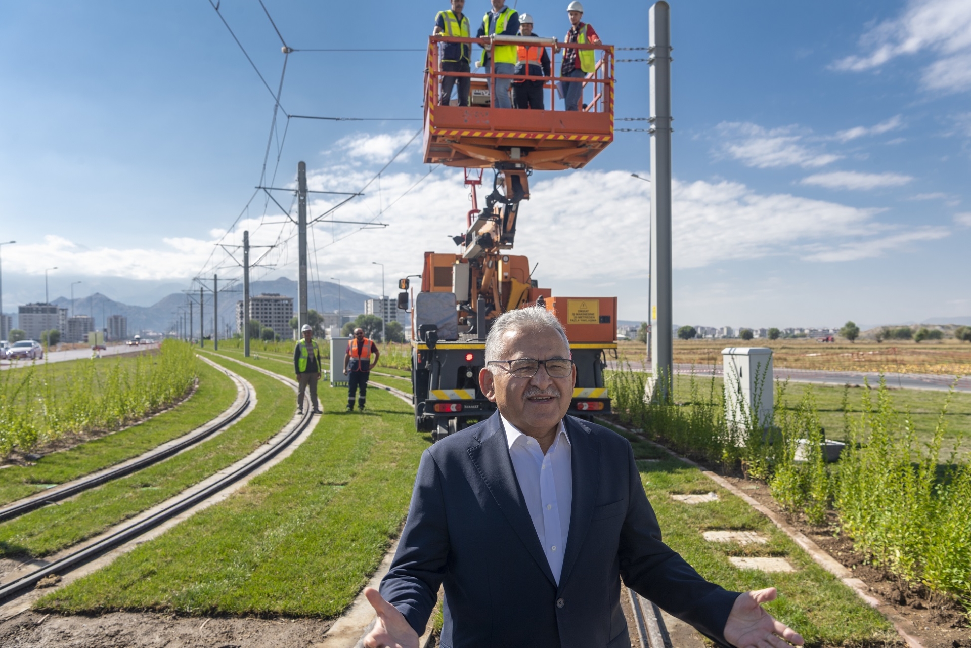 Büyükkılıç: “Tramvay Hattına 120 Bin Adet Fidan Dikiyoruz”