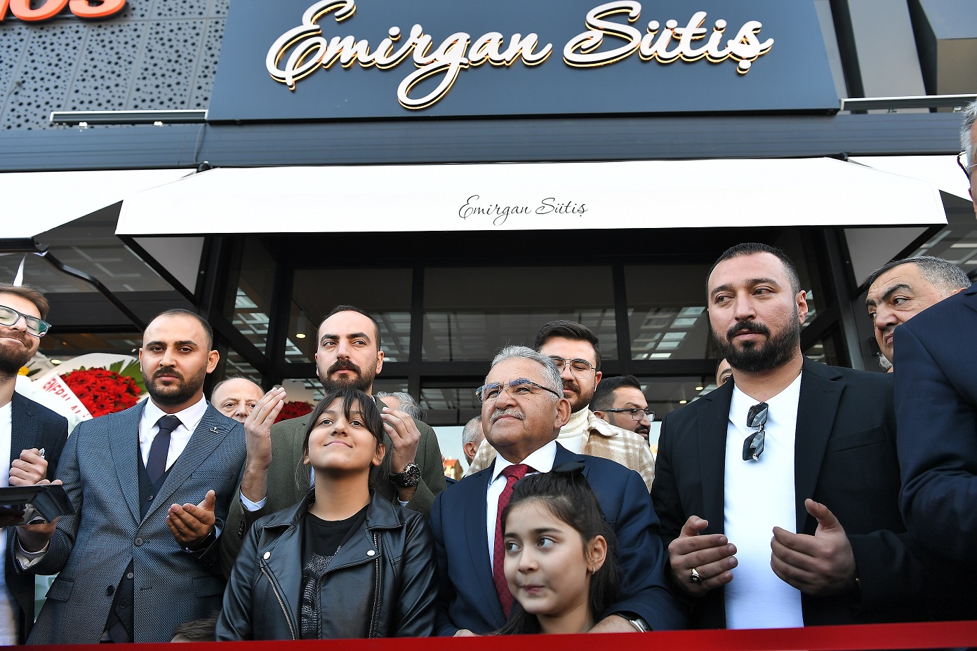 Büyükkılıç, Yeni Alışveriş Merkezi’ni Gezdi, Esnaf ve Vatandaşla Buluştu