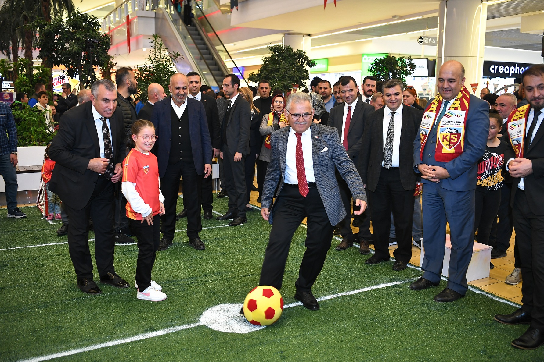 Kayseri, Büyükşehir’in ‘Kayserispor Aşkı-Sanat Aşkı Sergisi’nde Bütünleşti