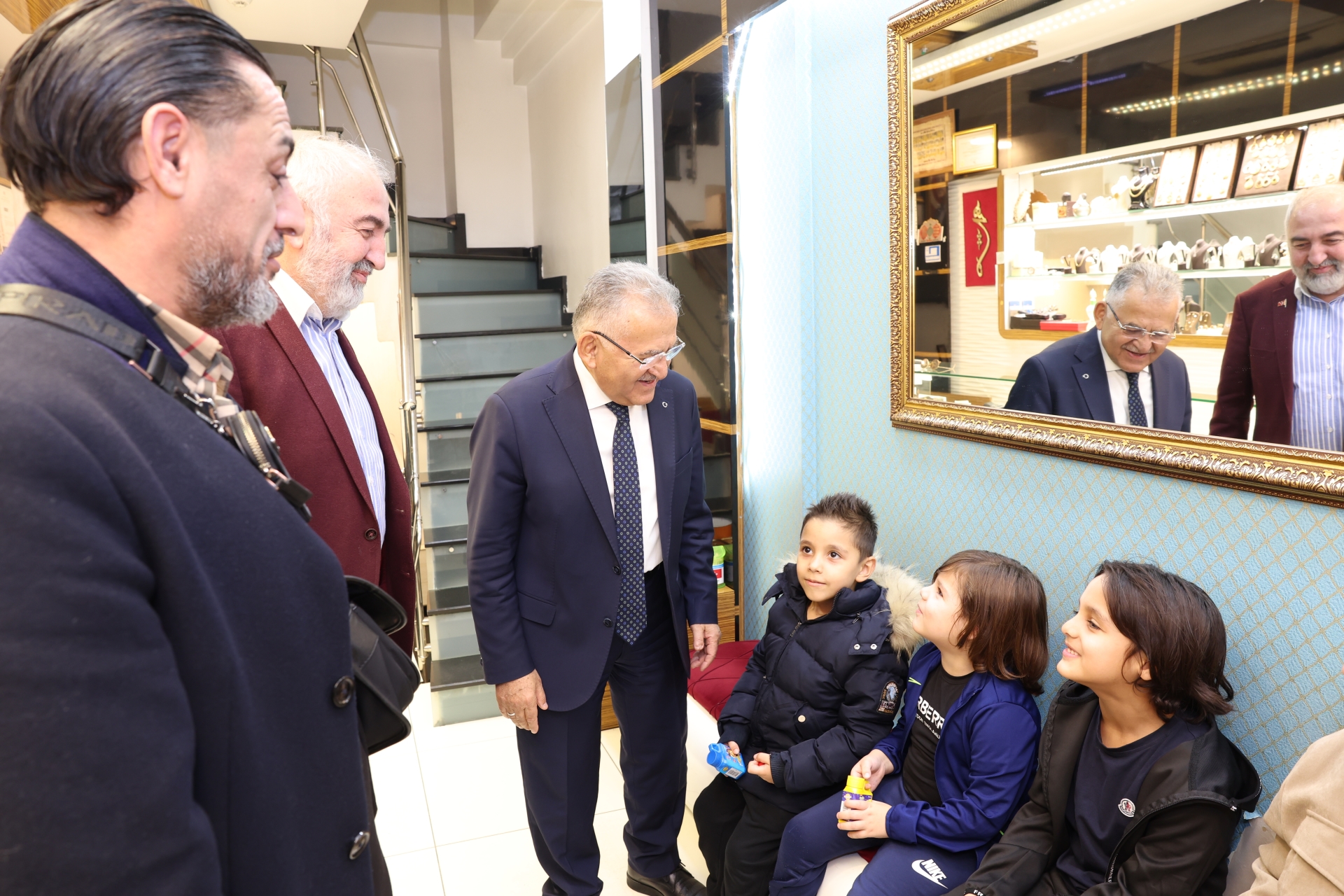 Başkan Büyükkılıç, Tarihi Kapalı Çarşı ve Kazancılar Çarşısı Esnafını Ziyaret Etti