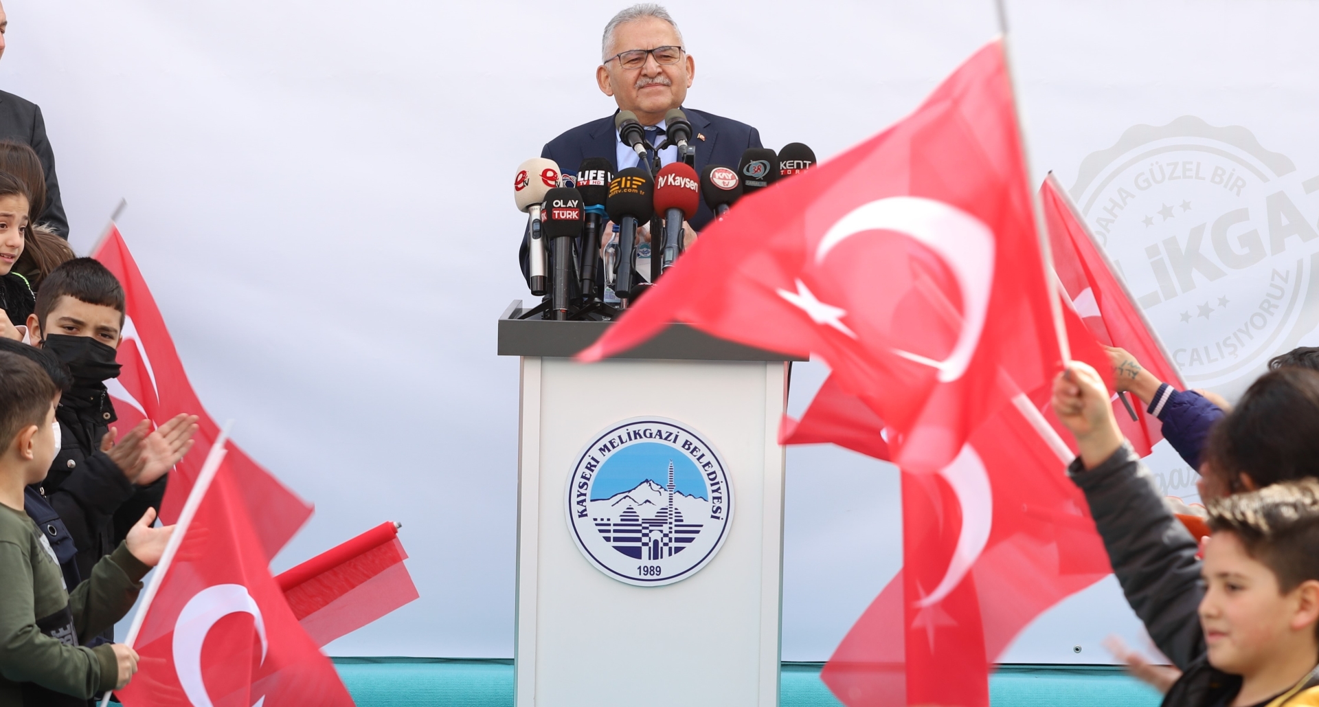 Başkan Büyükkılıç’tan İldem’e Armağan