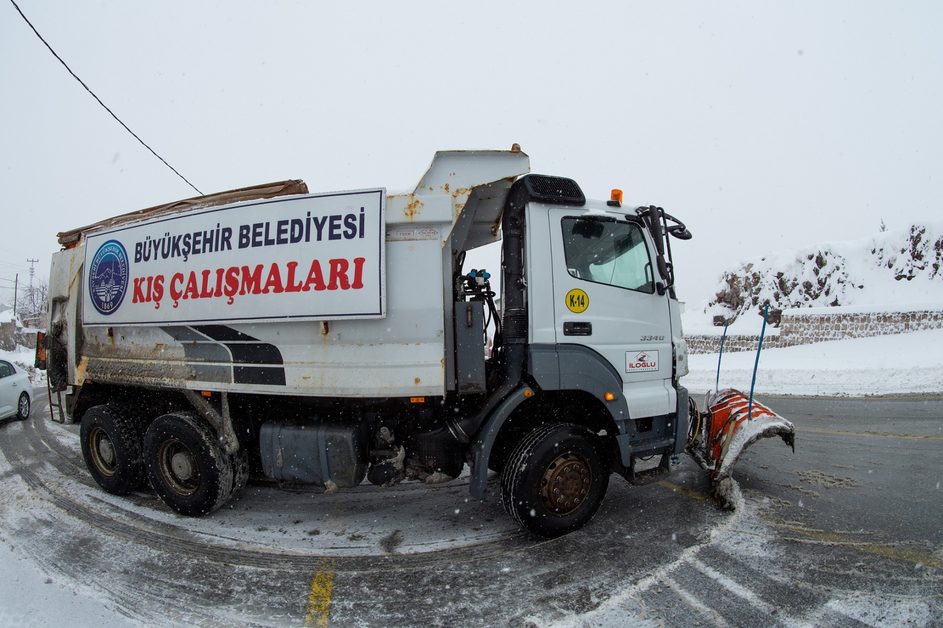 Büyükşehir Ekipleri, 6 Saatte 316 Yolu Daha Ulaşıma Açtı