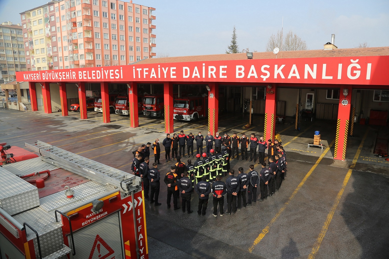 Büyükşehir İtfaiyesi’nden Geleceğin Kadın İtfaiyecilerine Zorlu Eğitim