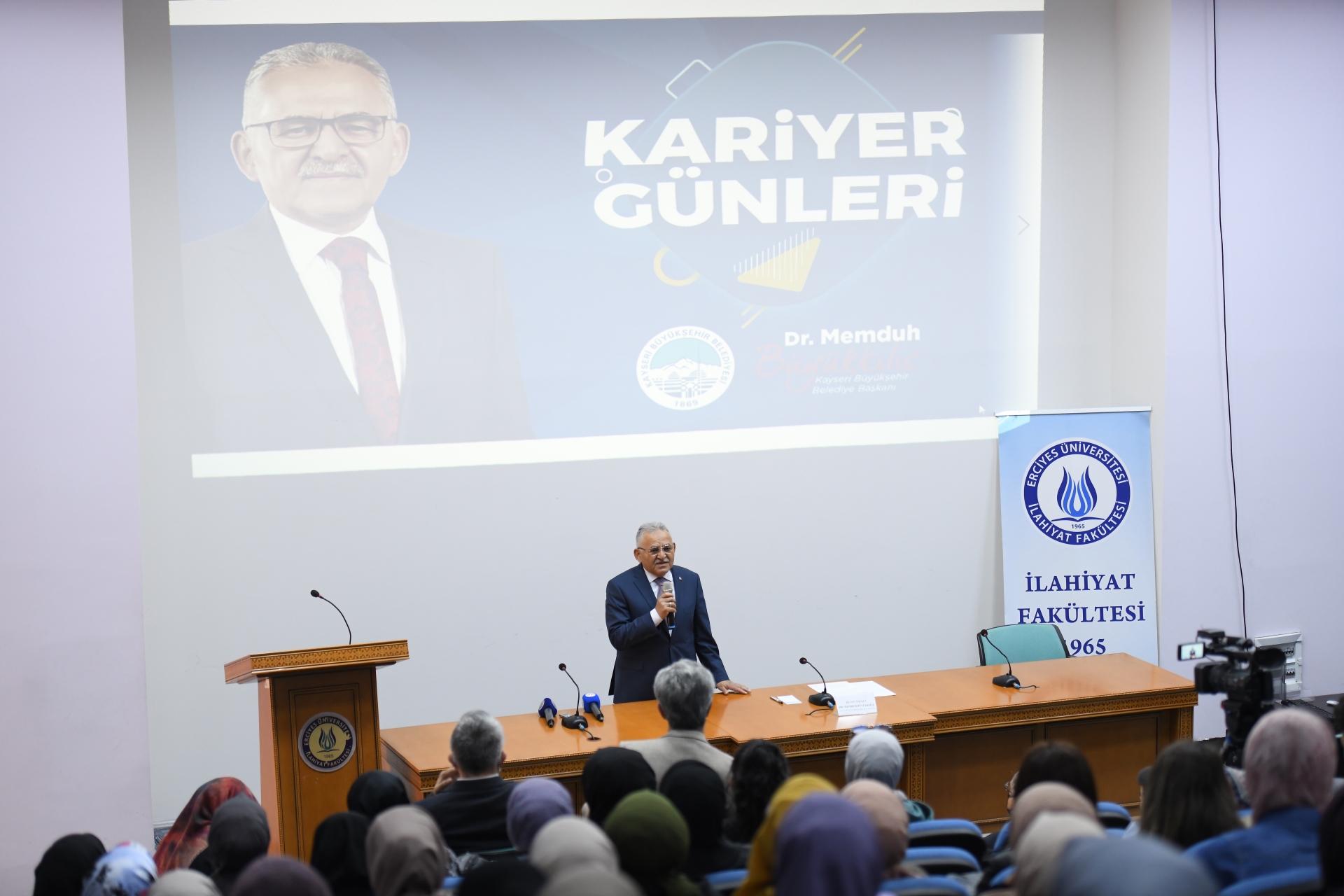 Başkan Büyükkılıç, İlahiyat Öğrencileri ile Kariyer Günleri’nde Buluştu