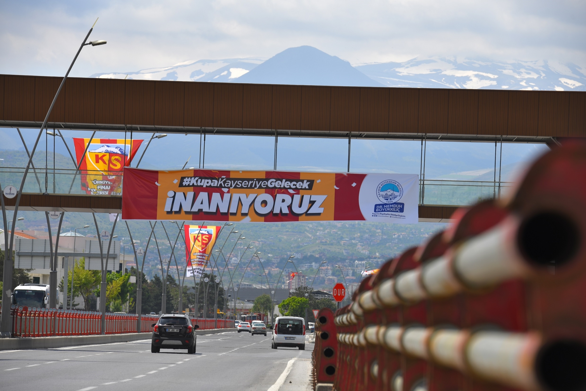 Final Maçı İçin Tek Yürek Olan Kayseri, Sarı Kırmızıya Boyandı