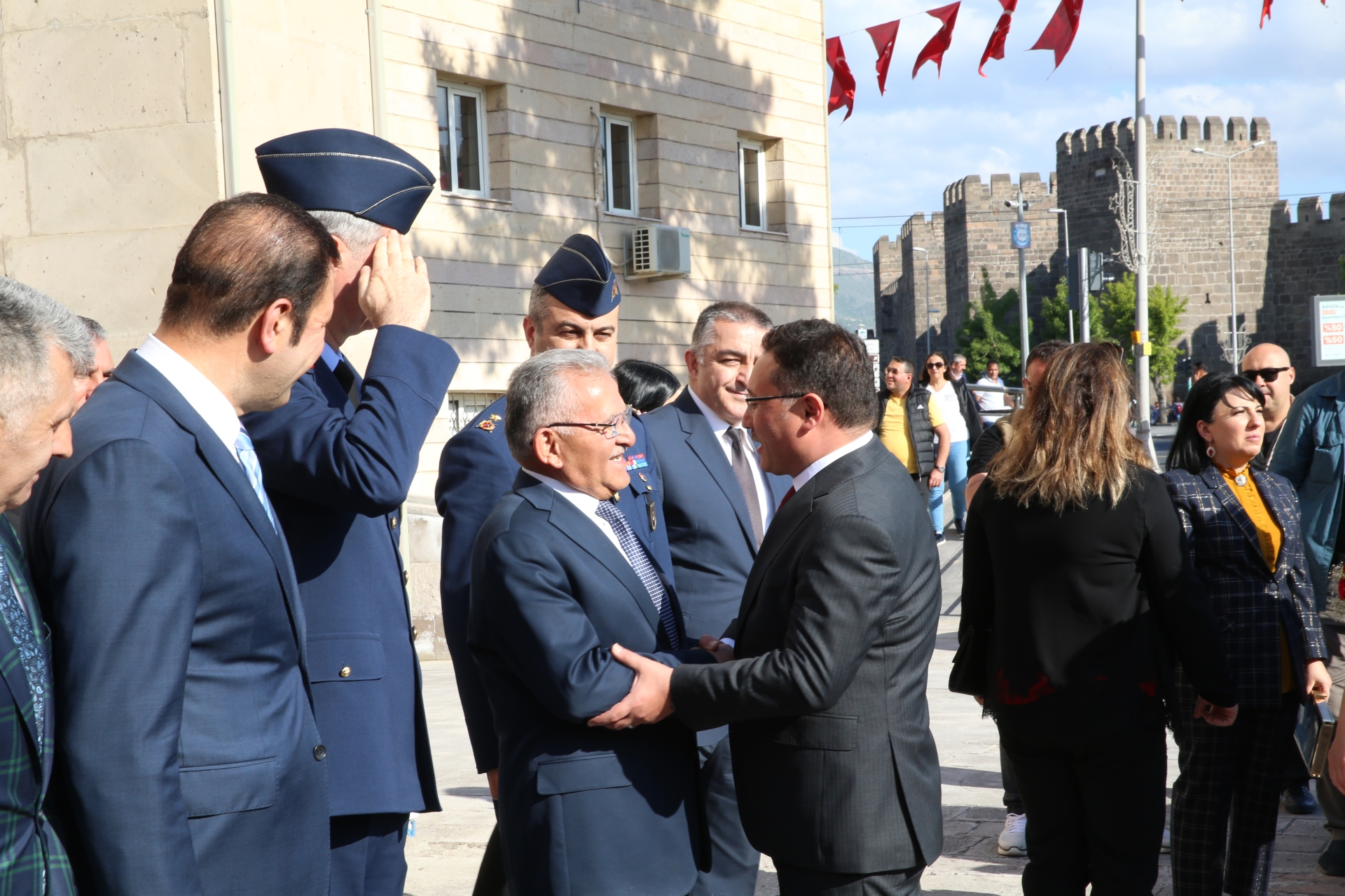 Kayseri Valisi Çiçek: “Beni Memduh Başkanımla Kol Kola Göreceksiniz”