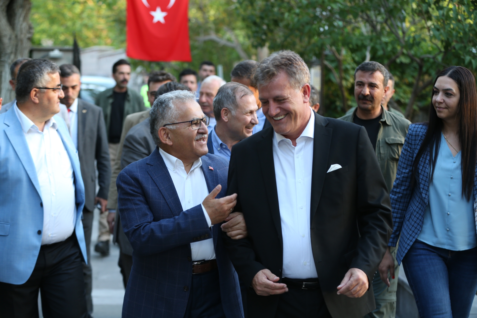 Başkan Büyükkılıç'ın Yemekte Ağırladığı KKTC Ulaştırma Bakanı, Kayseri'ye Övgüler Yağdırdı