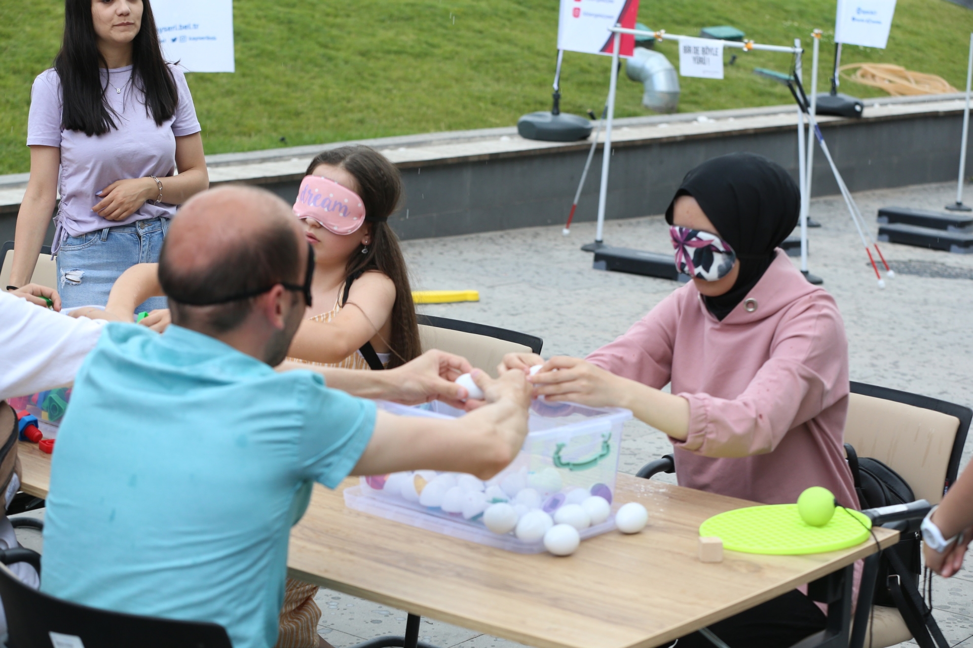 Büyükşehir Tarihi Kalede Empati Parkuru Kurdu, Gençlerin Sırdaşı Oldu