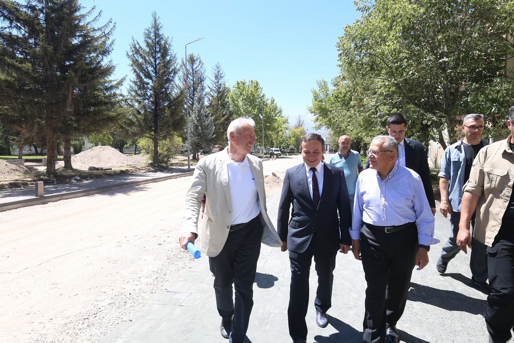 Başkan Büyükkılıç, ERÜ Tıp Fakültesi Çevre Düzenlemesini Yerinde İnceledi