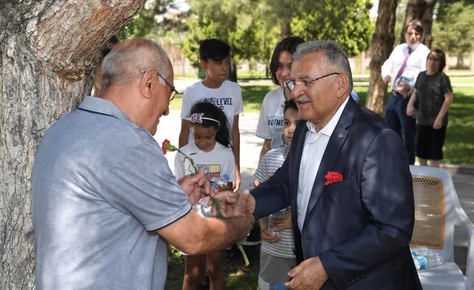 Başkan Büyükkılıç’tan Şehitliğe Arife ve Bayram Ziyareti