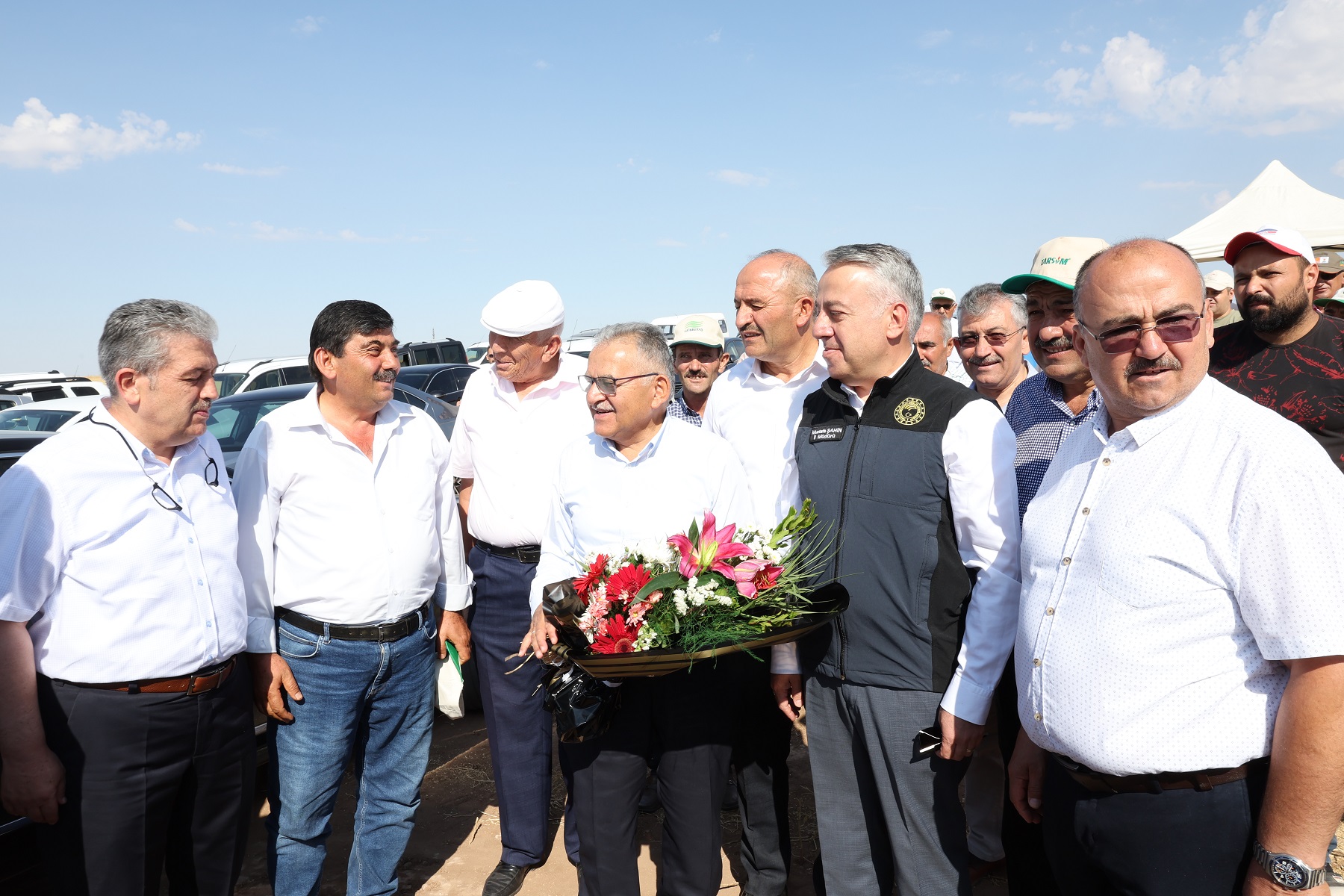 Başkan Büyükkılıç, Felahiye’de Nohut Hasadı Yaptı