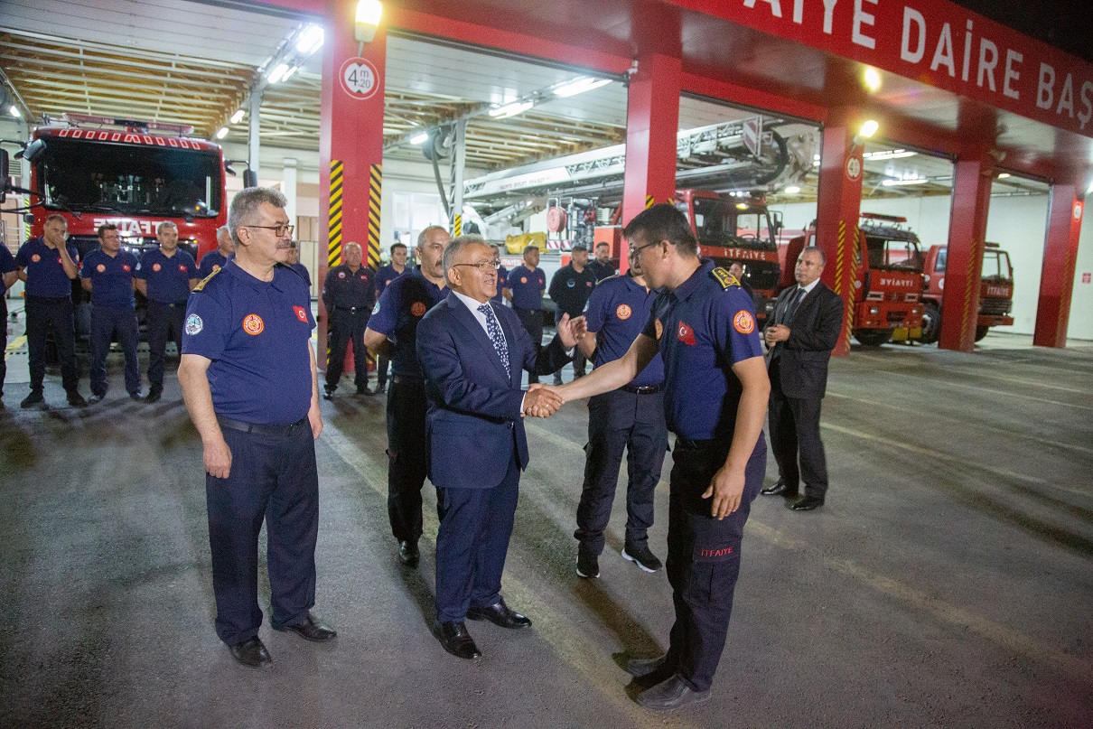 Büyükkılıç, Mersin'de Fedakârca Görev Yapan İtfaiye Erlerini Karşıladı