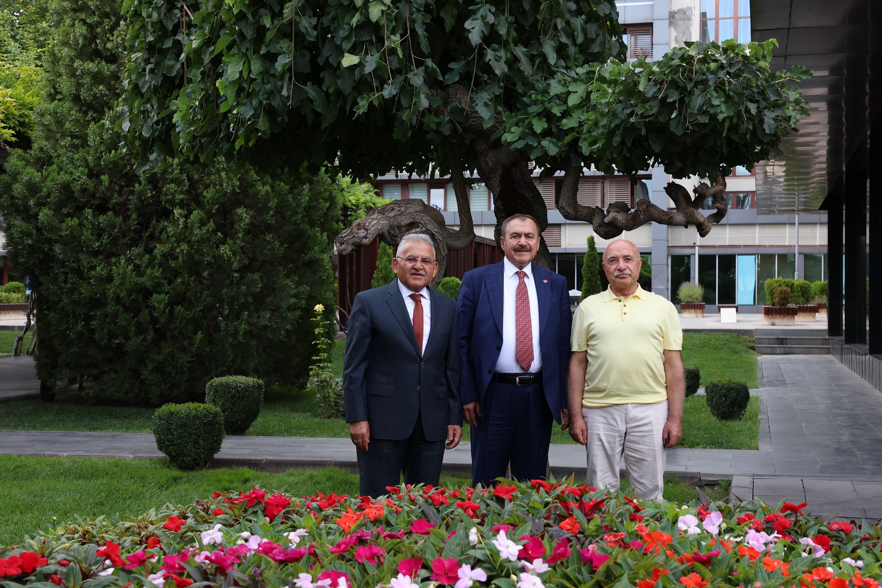 Eroğlu’dan Büyükkılıç’a Övgü Dolu Sözler