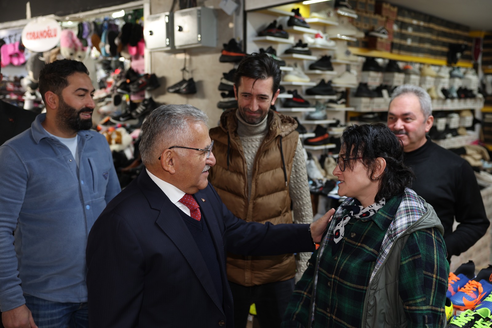 Başkan Büyükkılıç, Yeraltı Çarşısı'nda Esnaf ve Vatandaşlarla Buluştu