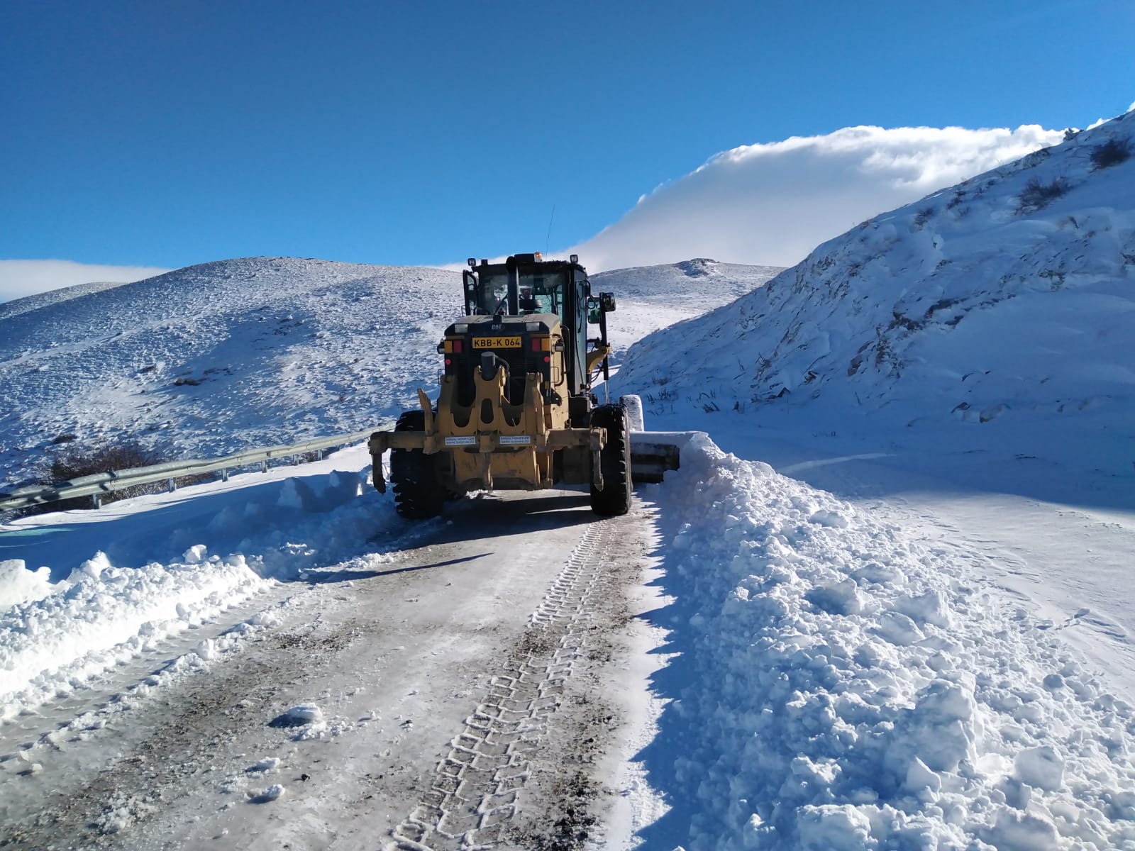 Büyükşehir, Kardan Kapanan 256 Kilometrelik Yolu Ulaşıma Açtı