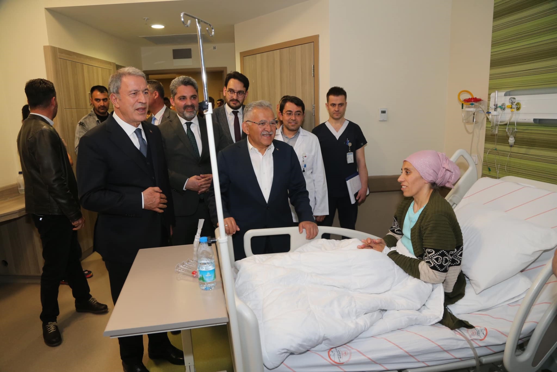 Bakan Akar ile Başkan Büyükkılıç'tan Hastanede Bayram Ziyareti