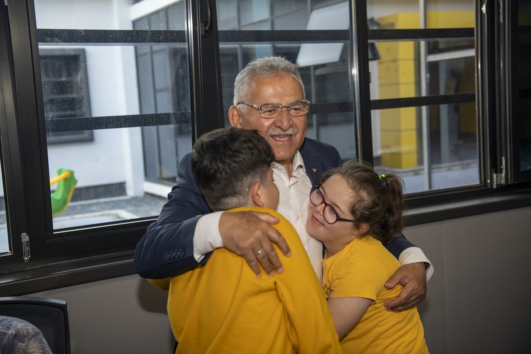 Başkan Büyükkılıç, Engelsiz Yaşam Merkezi’nin Özel Çocuklarıyla Kucaklaştı