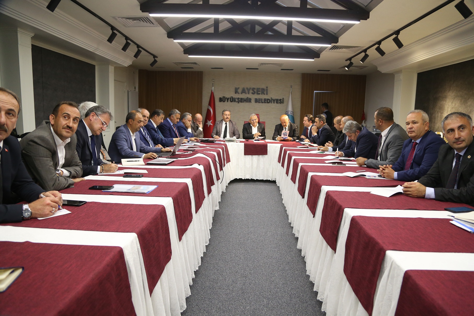 Büyükkılıç’tan 16 İlçe Belediye Başkanı ile “Doğal Gaz” Toplantısı