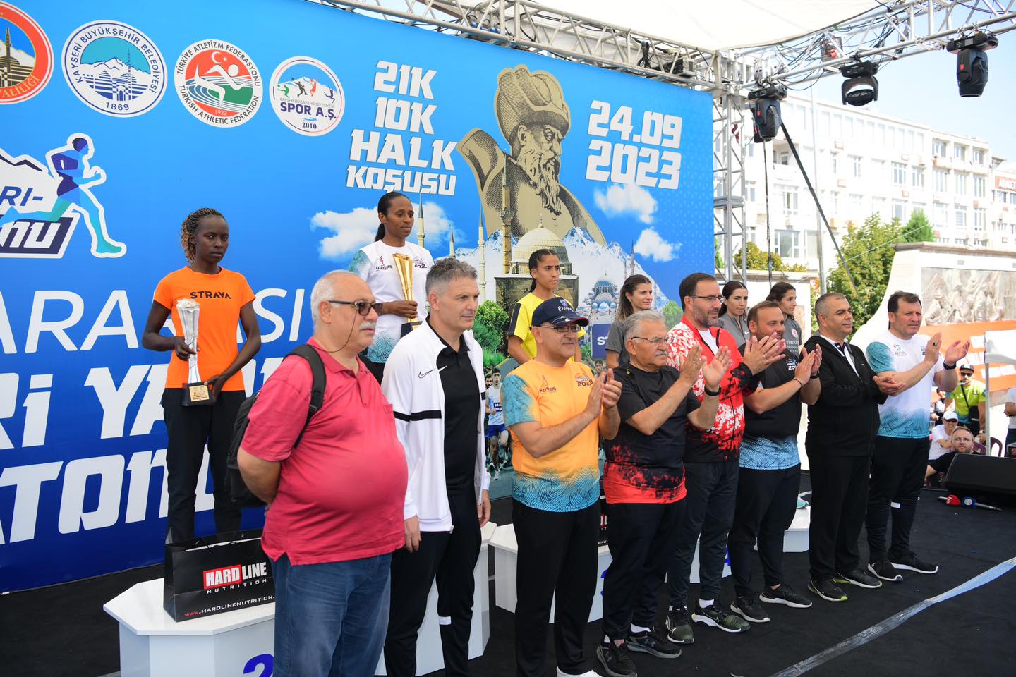 Büyükkılıç, Uluslararası Kayseri Yarı Maratonu Ödül Töreni'ne Katıldı