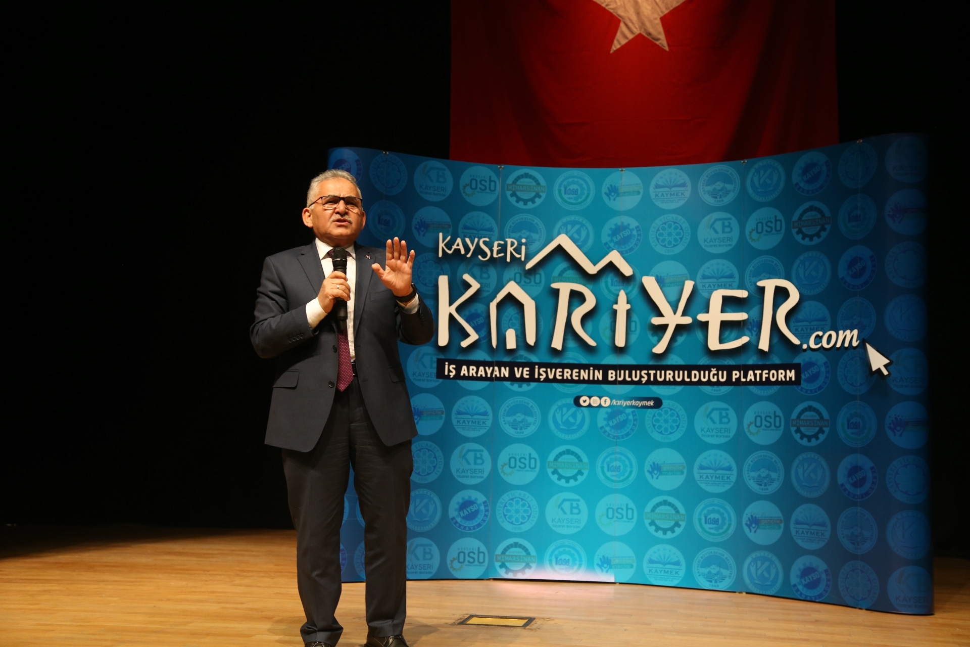 Başkan Büyükkılıç: “Kayseri Kariyer Merkezi’miz 1 Ayda 305 Kişiyi İstihdam Etti”