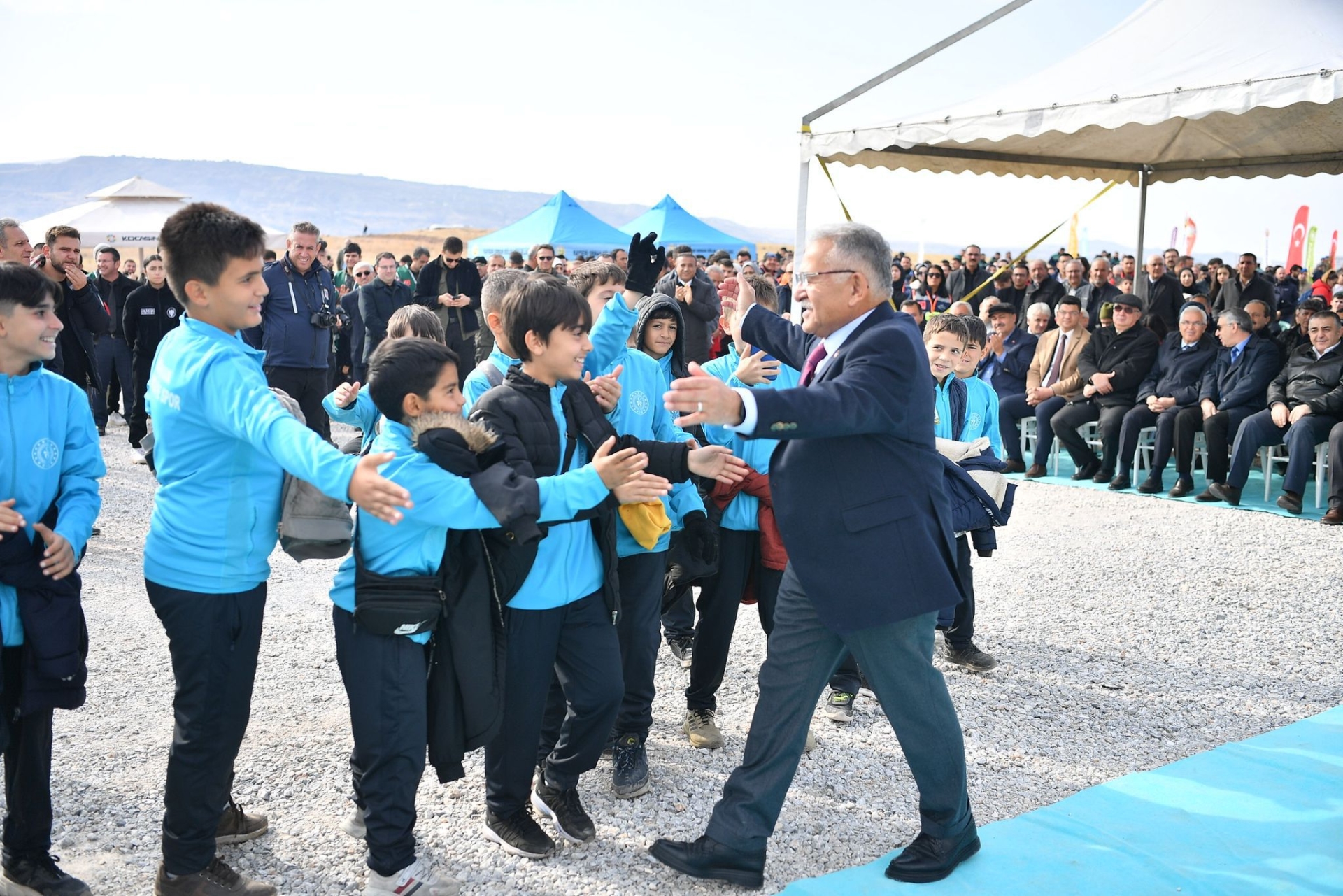 Başkan Büyükkılıç, Milli Ağaçlandırma Günü’nde Miniklerle Fidan Dikti