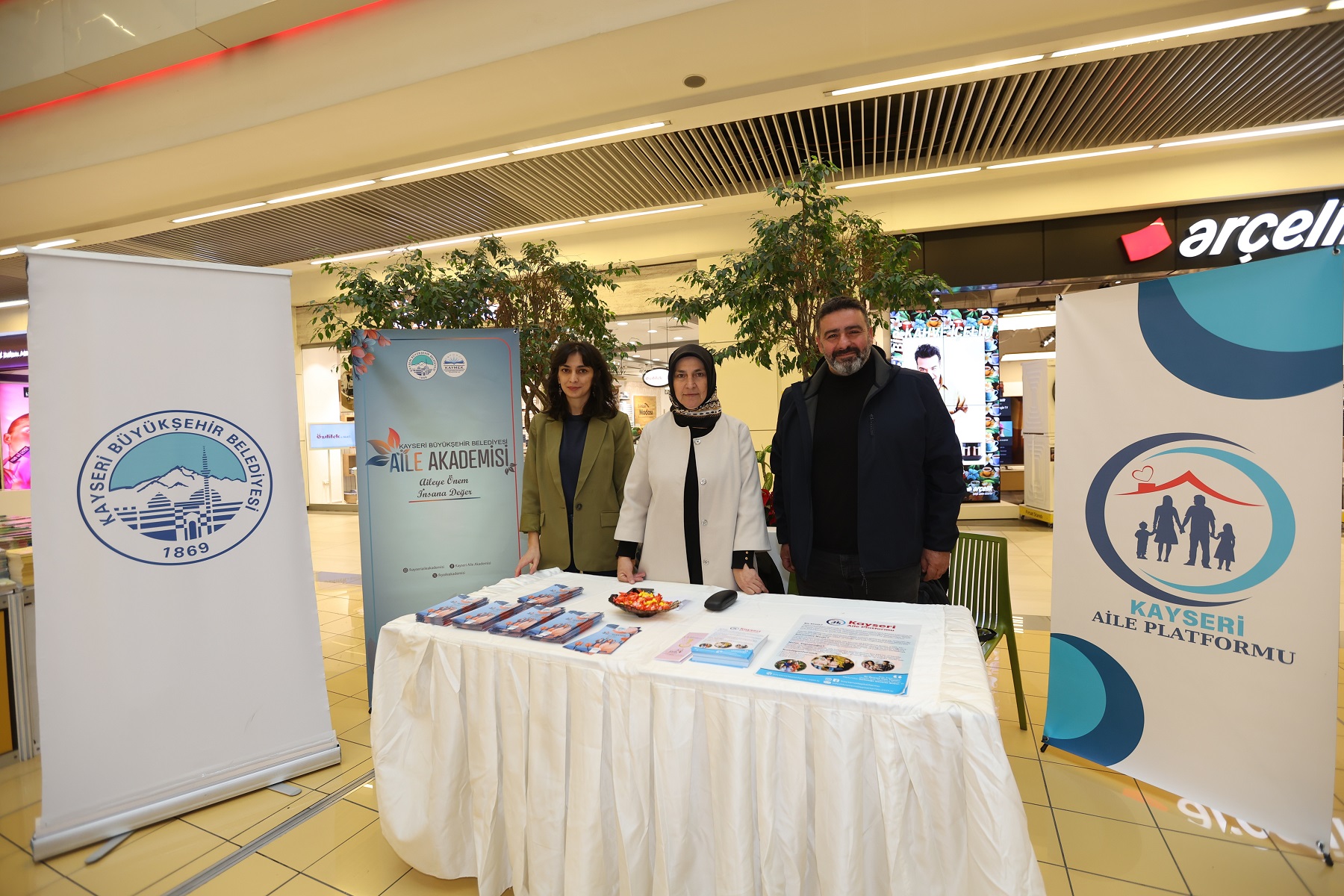 Büyükşehir, Aile Akademisi Standı ile Kadına Şiddete Karşı Farkındalık Oluşturdu