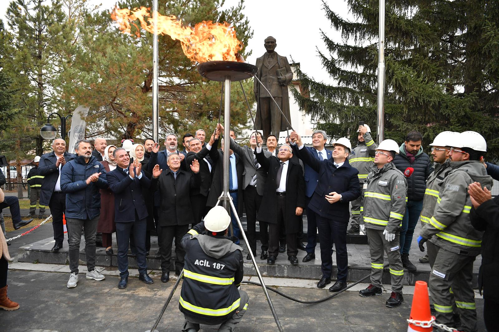 Sarız’da Doğal Gaz Ateşini Yakan Büyükkılıç: 