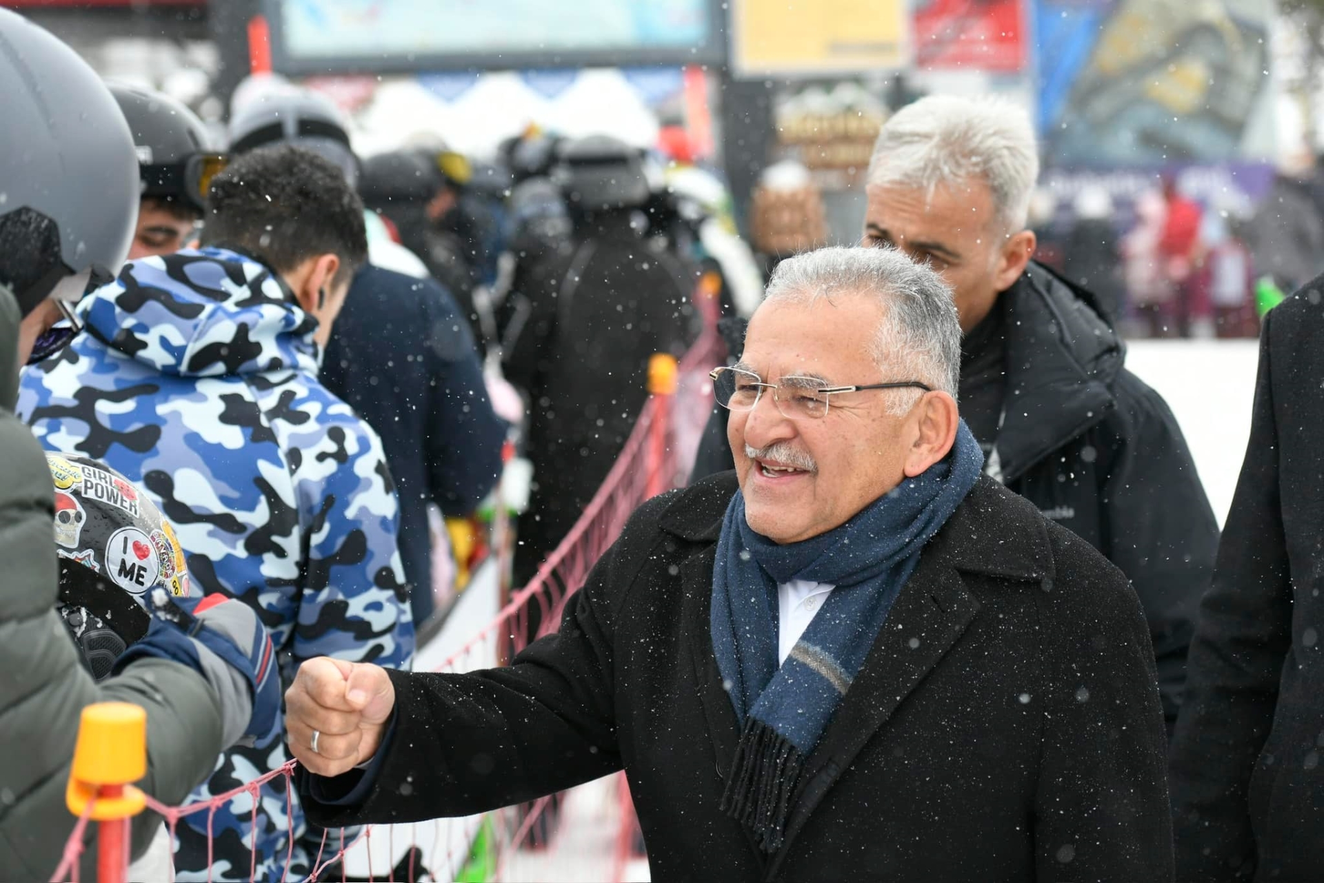 Büyükkılıç, Ziyaretçi Akınına Uğrayan Erciyes Kayak Merkezi’nde Kayakseverlerle Buluştu