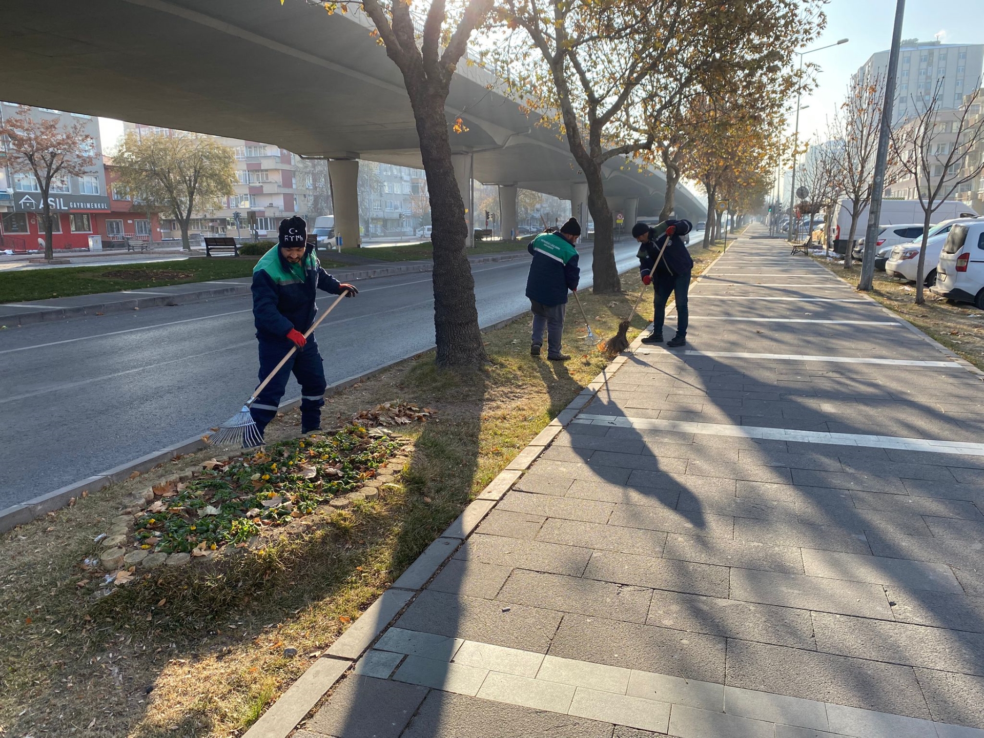 Büyükşehir, Kent Genelinde Temizlik ve Bakım Çalışmalarına Devam Ediyor