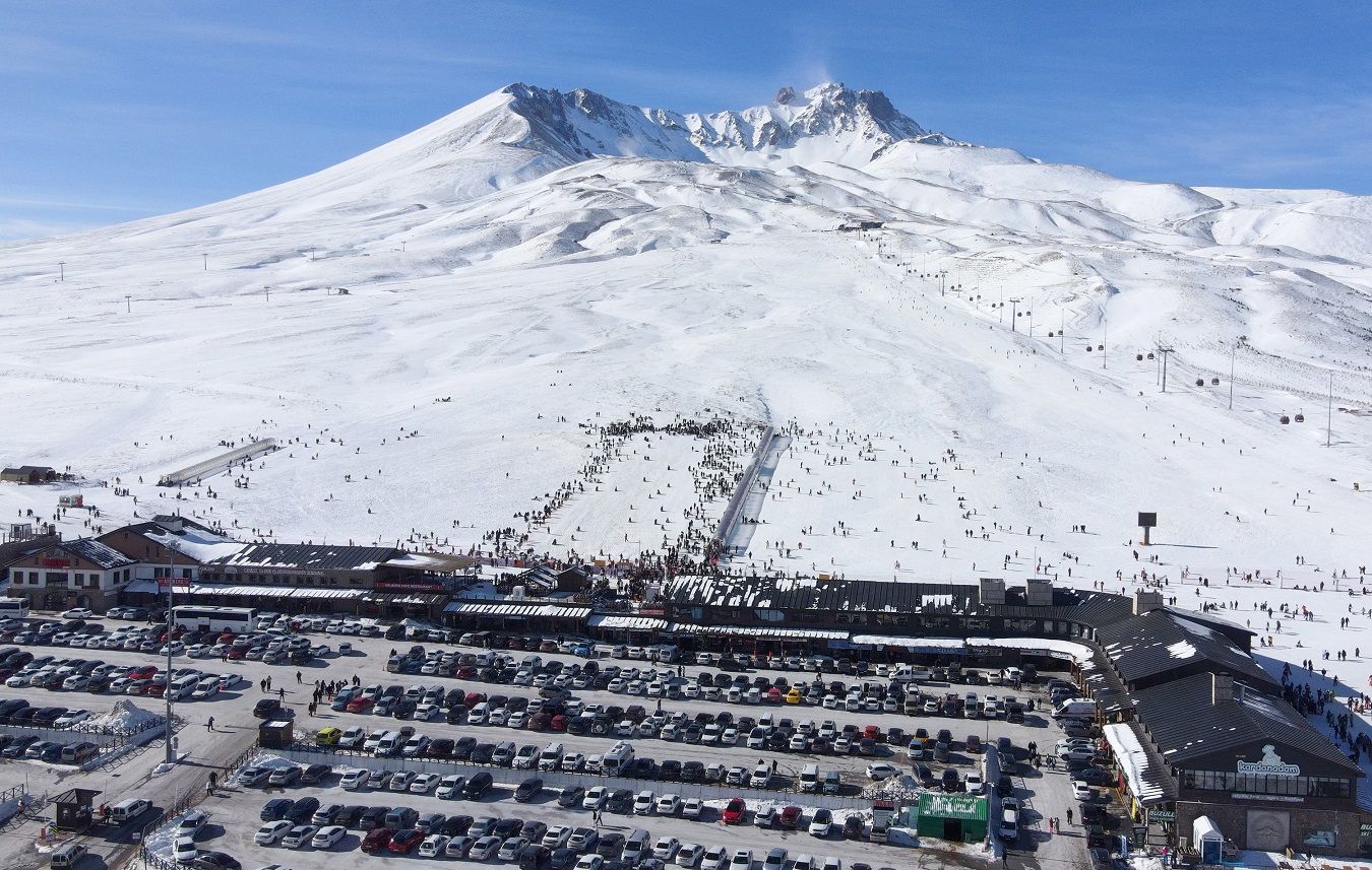 Erciyes Kayak Merkezi, Hafta Sonu 70 Bin Ziyaretçi Ağırladı