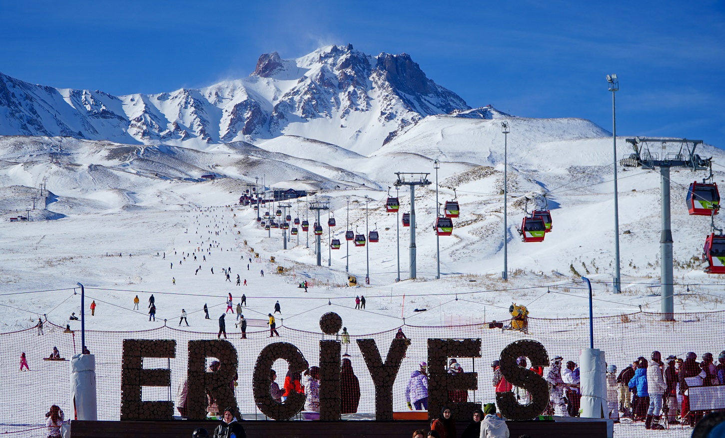 Erciyes Kayak Merkezi, Hafta Sonu 70 Bin Ziyaretçi Ağırladı