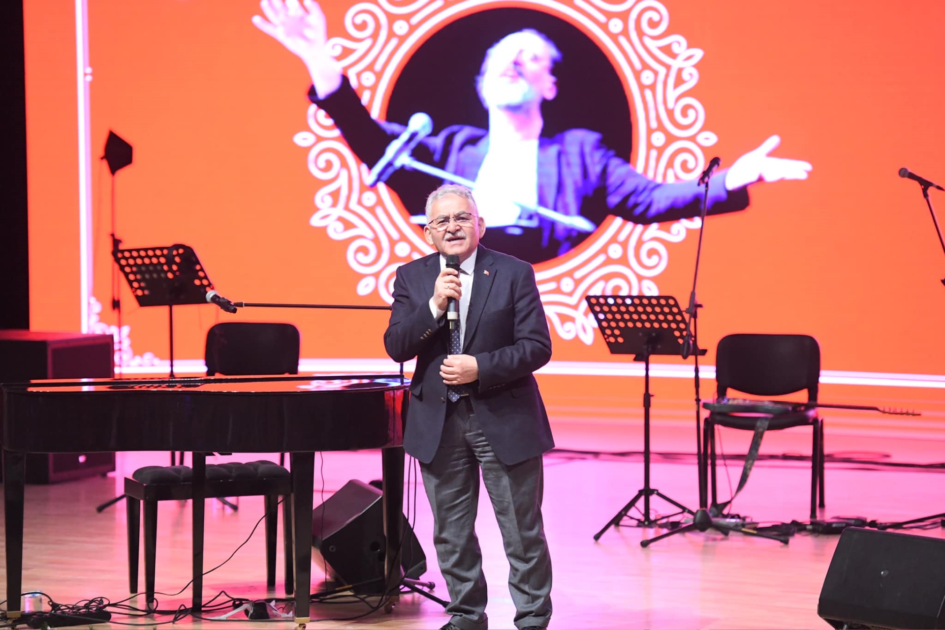Başkan Büyükkılıç, Türkiye Yüzyılı Marşı’nın Bestekârı Arzen’in Konserine Katıldı