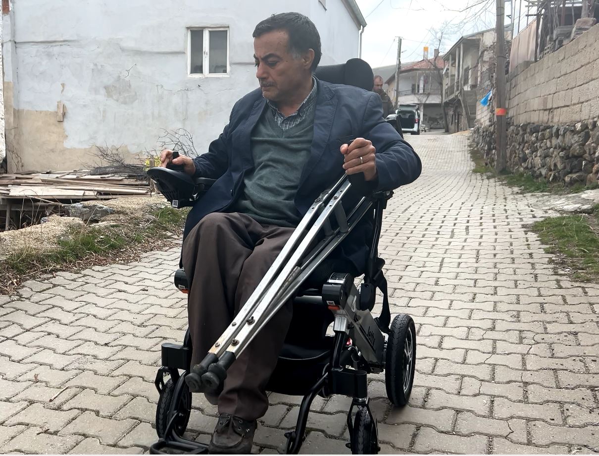Başkan Büyükkılıç, Akülü Tekerlekli Sandalye İsteyen 57 Yaşındaki Vatandaşın Talebini Anında Yerine Getirdi