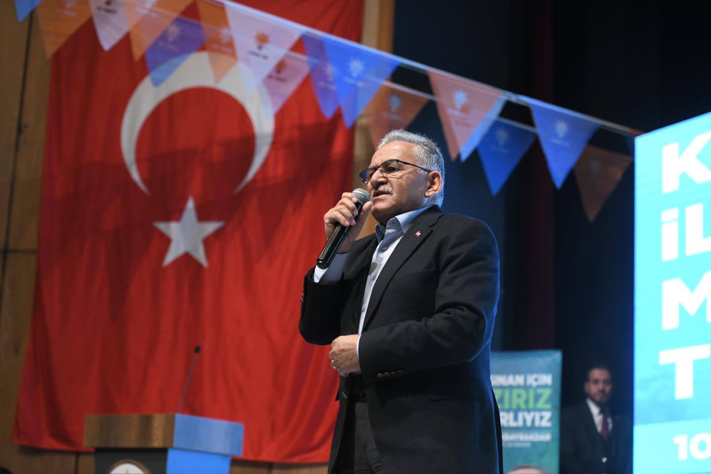 Büyükkılıç: “Sevdamız Şehrimize, Sevdamız İnsanımıza, Sevdamız Ay Yıldızlı Türk Bayrağımıza”