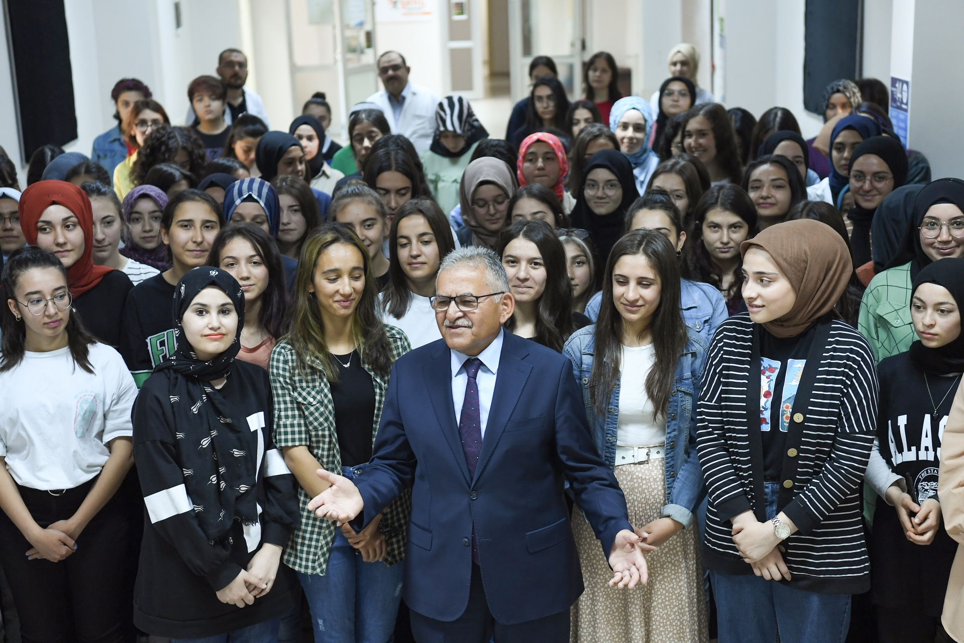 Başkan Büyükkılıç Talimat Verdi, Büyükşehir 27 Bin 570 Öğrenciye “Kırtasiye” Desteği Sağladı