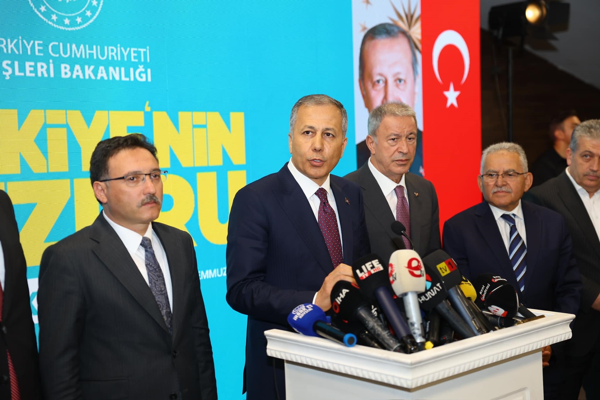 Başkan Büyükkılıç, Bakan Yerlikaya Başkanlığındaki Türkiye’nin Huzuru Toplantısı’na Katıldı