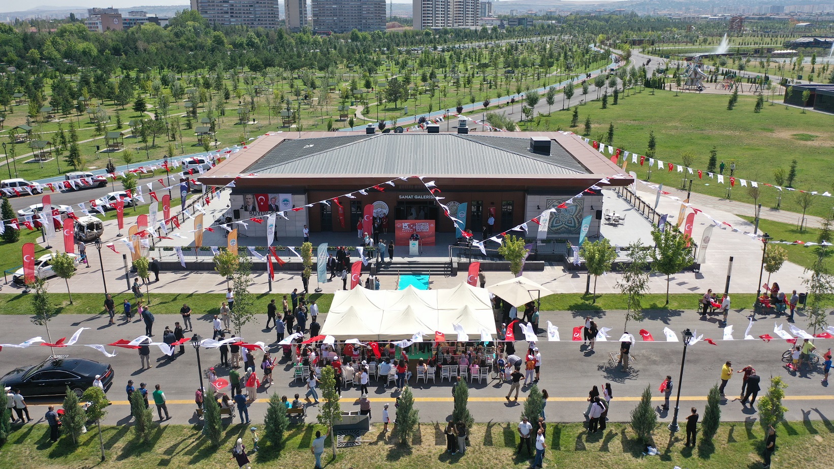 Büyükşehir’in 15 Temmuz’u Unutturmayan ‘Milletin Zaferi KAYMEK Gurur Sanat Sergisi’ Açıldı