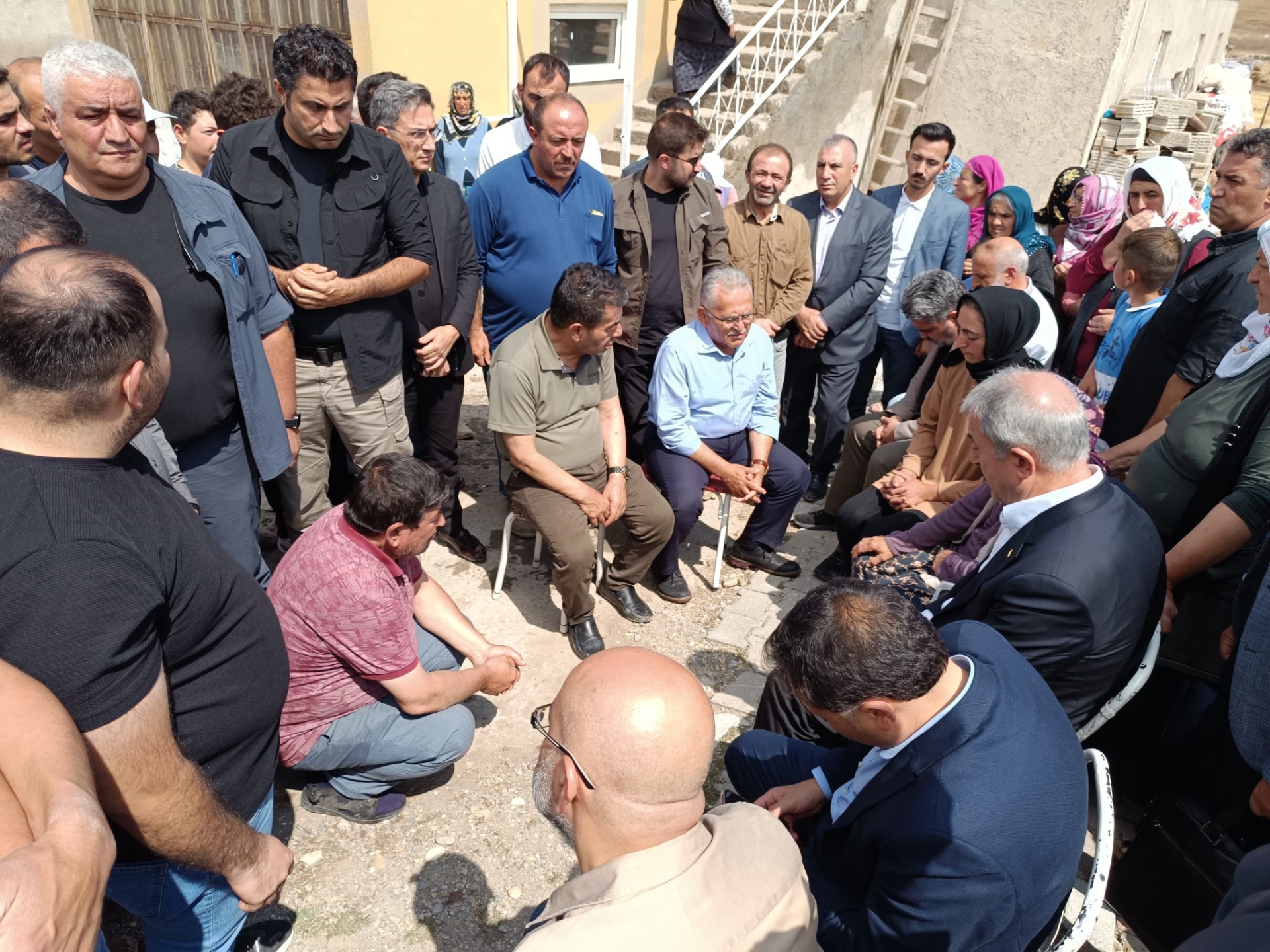 Başkan Büyükkılıç, Akar, Çiçek, Cıngı ve Üzüm ile Birlikte Selde Hayatını Kaybeden Saraç’ın Ailesine Taziye Ziyaretinde Bulundu