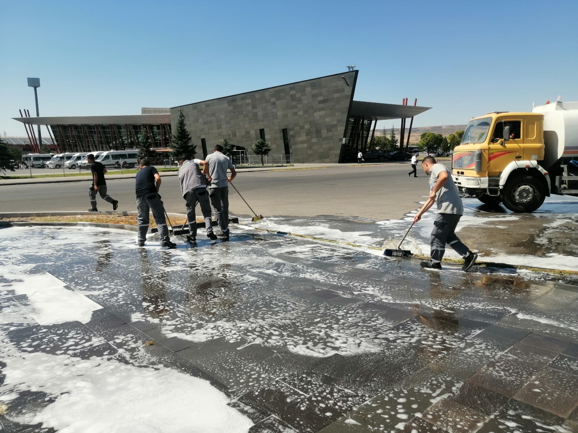 Büyükşehir’den Şehirlerarası Otobüs Terminali’nde Kapsamlı Temizlik