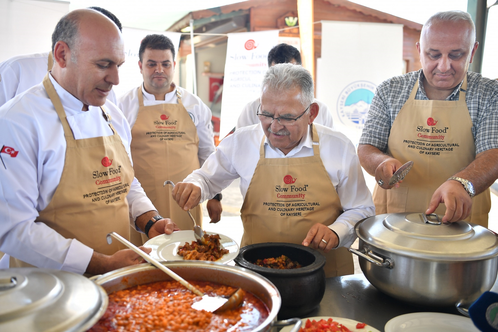 Başkan Büyükkılıç, Organik Ürünleri Elleriyle Topladı, Yemek Pişirdi