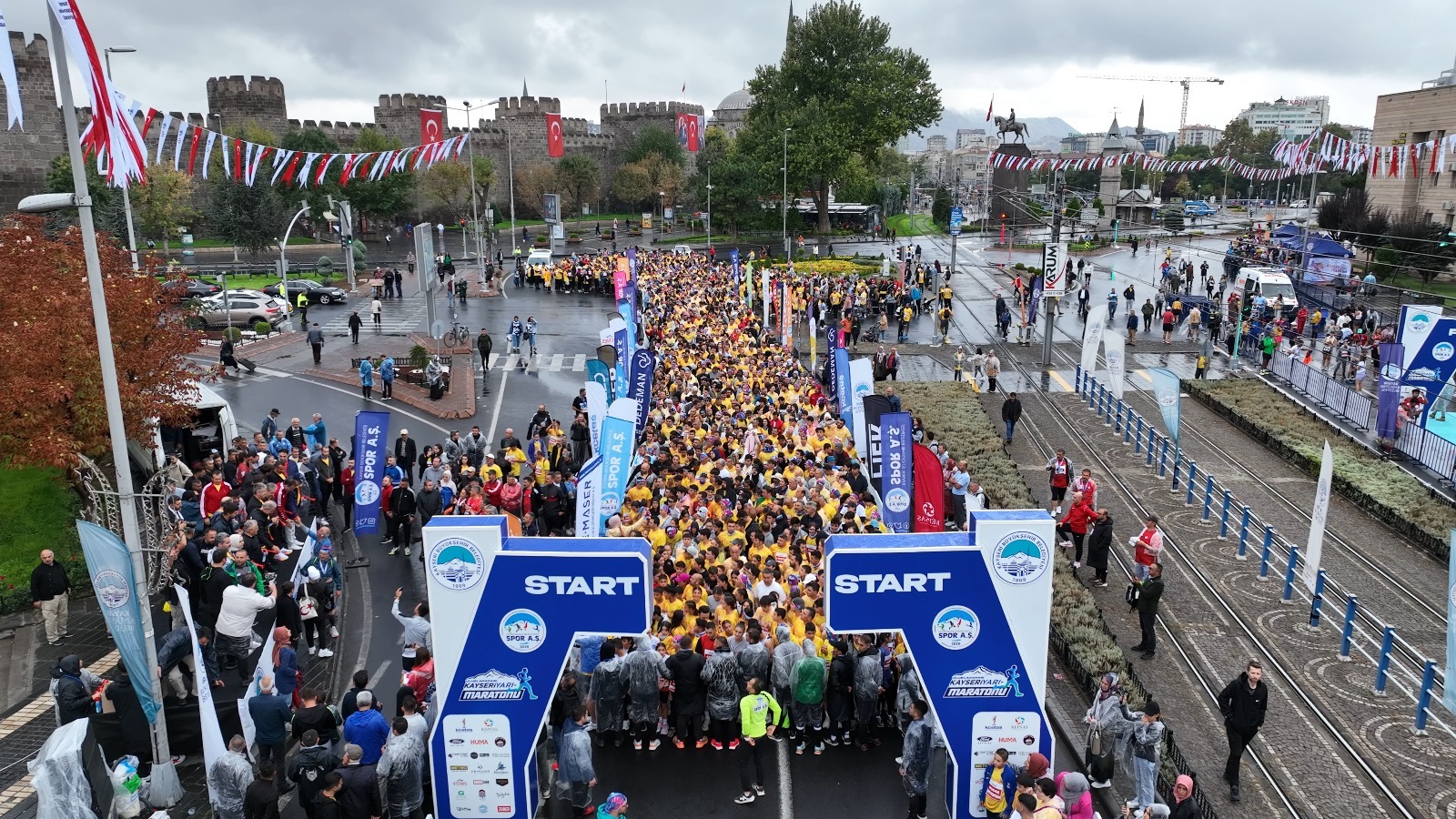 Kayseri'de “Dünya” Koştu; 13 Ülkenin Sporcuları Uluslararası Yarı Maratonda Buluştu