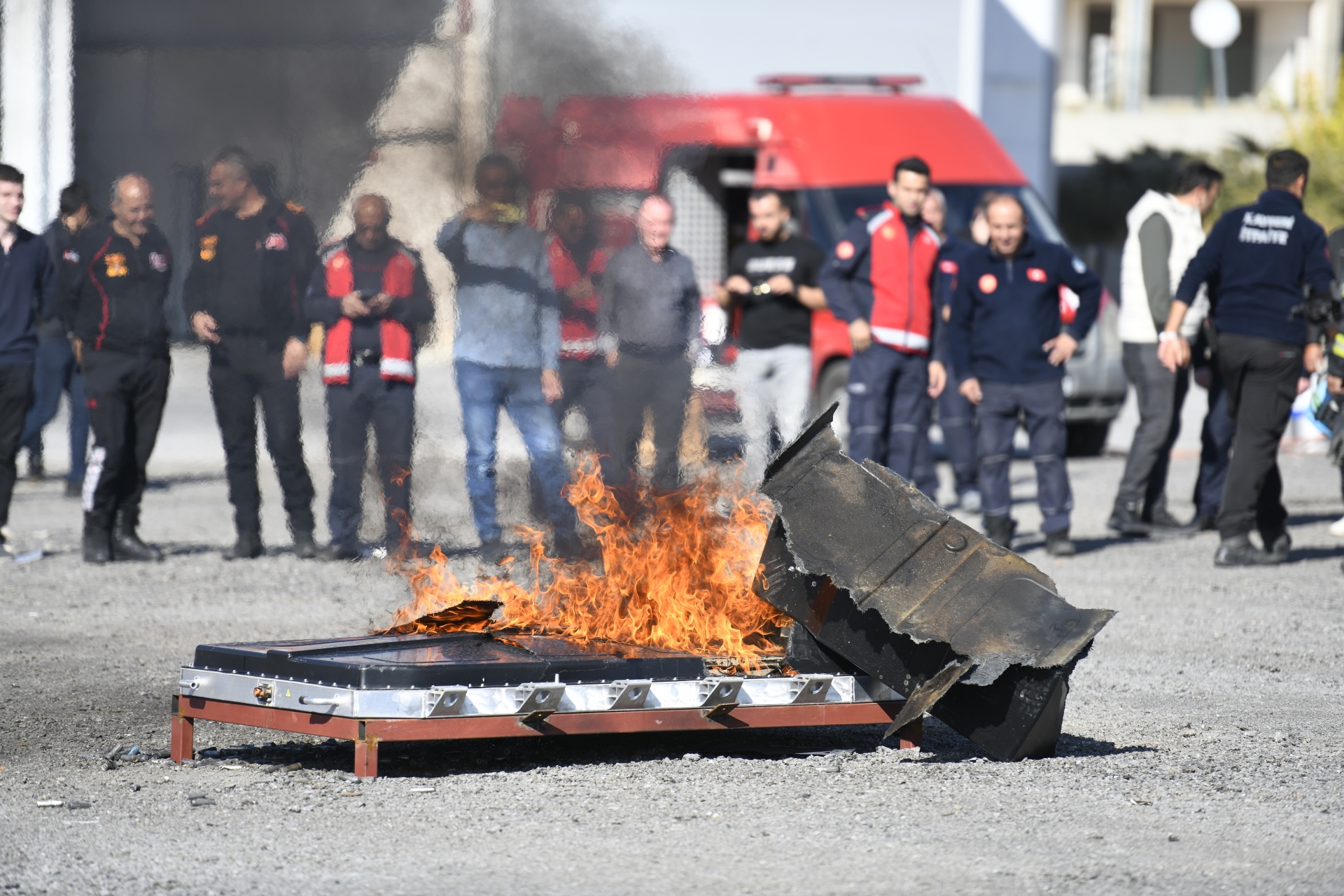 Büyükşehir İtfaiyesi’nden Lityum İyon Batarya Yangın Tatbikatı