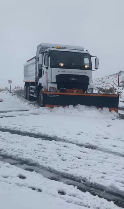 Büyükşehir, Yüksek Kesimlerde Etkisini Gösteren Mevsimin İlk Karında 79 Araç ve 160 Personel ile Sahada