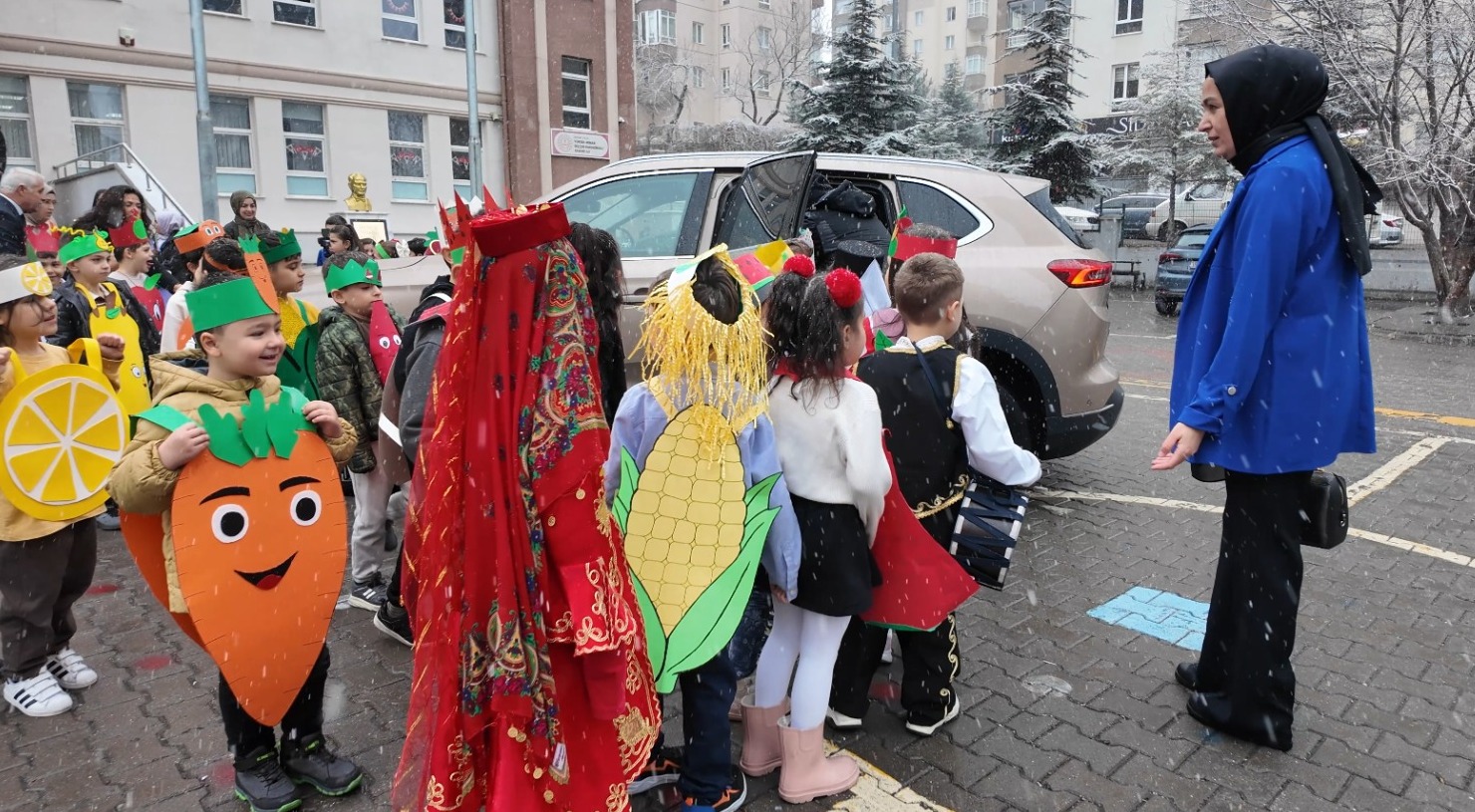 Başkan Büyükkılıç’ın TOGG’u, Yerli Malı Haftası’nda Öğrencilerle Buluştu